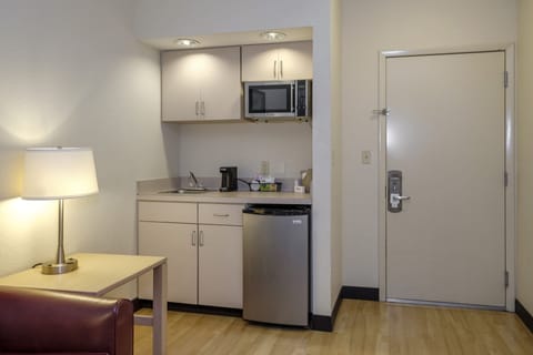 Deluxe Room, 1 King Bed, Accessible (Roll-In Shower, Smoke Free) | Desk, blackout drapes, iron/ironing board, free WiFi