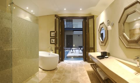 Classic Suite, Ground Floor | Jetted tub