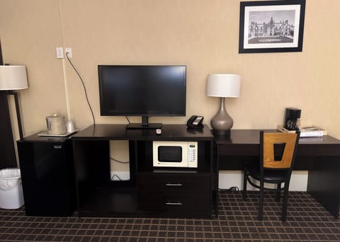 Desk, blackout drapes, free WiFi, bed sheets