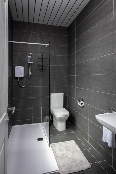 Luxury Apartment, Private Bathroom (Town View Apartment) | Bathroom