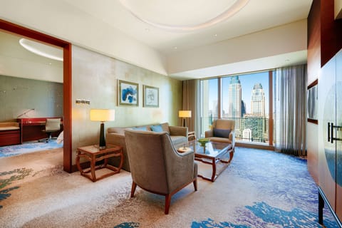 Executive Suite, 1 King Bed | Hypo-allergenic bedding, down comforters, minibar, in-room safe