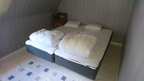 Basic Double or Twin Room, 1 Bedroom | Individually furnished, bed sheets