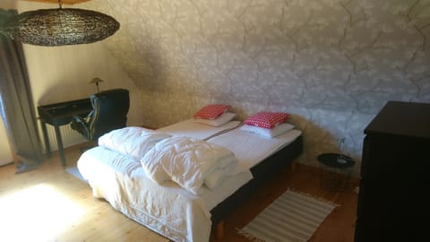 Basic Double or Twin Room, 1 Bedroom | Individually furnished, bed sheets