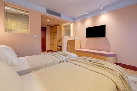 Twin Room, Balcony | Premium bedding, minibar, laptop workspace, free WiFi