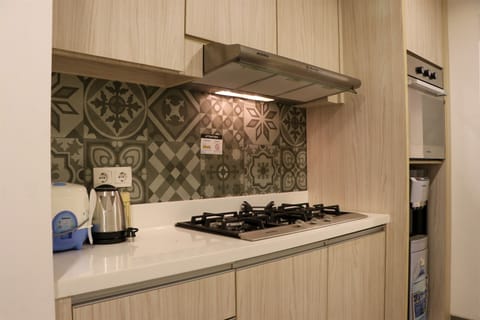 Apartment, 3 Bedrooms | Private kitchen | Fridge, stovetop, cookware/dishes/utensils