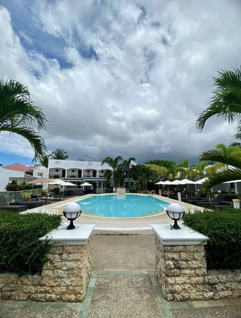 Outdoor pool, pool umbrellas, sun loungers