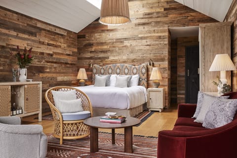 Forest Lodge | Premium bedding, free minibar items, in-room safe