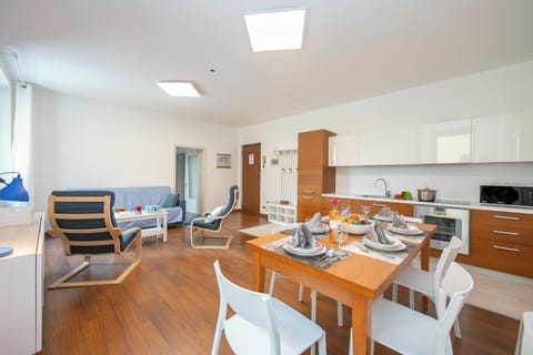 Family Apartment, 3 Bedrooms, 2 Bathrooms (Residenza Rocca Del Lago 4) | Dining