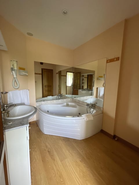 Family Suite, Ensuite (Chambre Junior Suite) | Bathroom