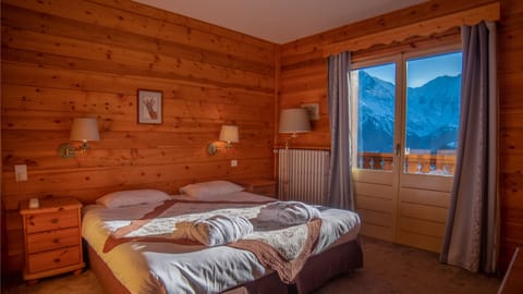 Superior double room with Mont Blanc view | In-room safe, cribs/infant beds, rollaway beds, free WiFi