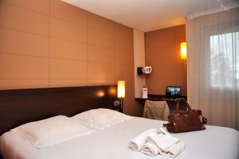 Standard Double Room | Premium bedding, desk, laptop workspace, blackout drapes