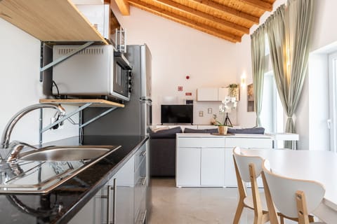 Family Studio Suite | Private kitchen