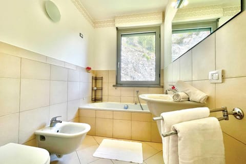 Family Apartment, Multiple Bedrooms, 2 Bathrooms, Mountainside (Gaeta 'Lake View') | Bathroom | Separate tub and shower, hair dryer, bidet, towels