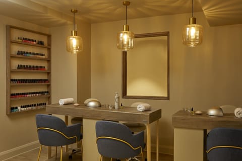 Couples treatment rooms, body treatments, aromatherapy