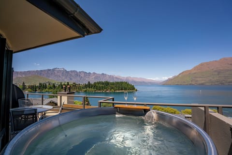 Apartment | Private spa tub