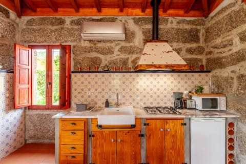 Traditional Studio | Private kitchen | Fridge, microwave, stovetop, toaster