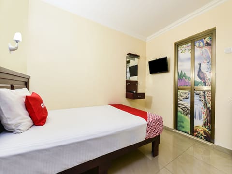 Deluxe Single Room | Free WiFi, bed sheets