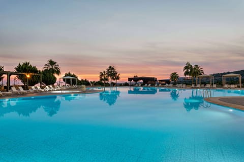 Indoor pool, seasonal outdoor pool, sun loungers