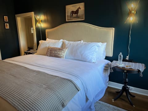 Signature Single Room | Premium bedding, down comforters, pillowtop beds, individually decorated