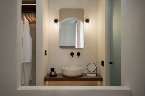 Superior Studio Suite | Bathroom