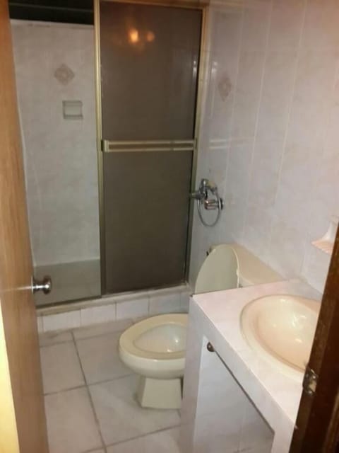 Standard Double Room | Bathroom | Shower, towels