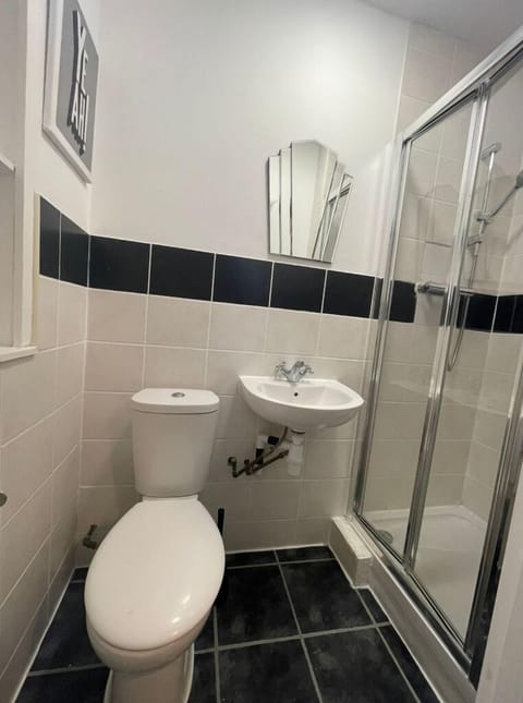 Standard Double Room, Ensuite | Bathroom