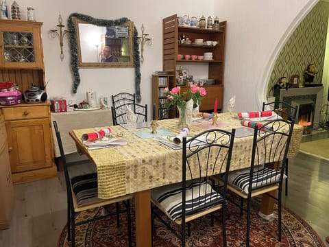 House | Private kitchen | Fridge, microwave, oven, stovetop