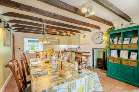 Cottage | Private kitchen | Fridge, electric kettle, toaster, cookware/dishes/utensils