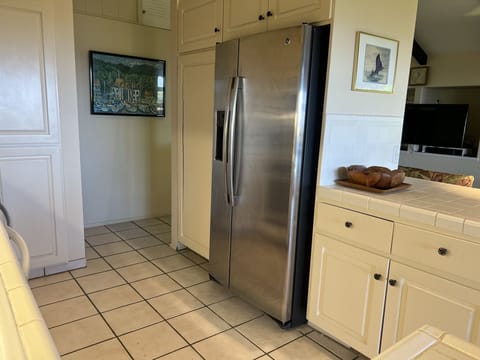 Cottage, 2 Bedrooms | Private kitchen | Fridge, oven, stovetop, coffee/tea maker