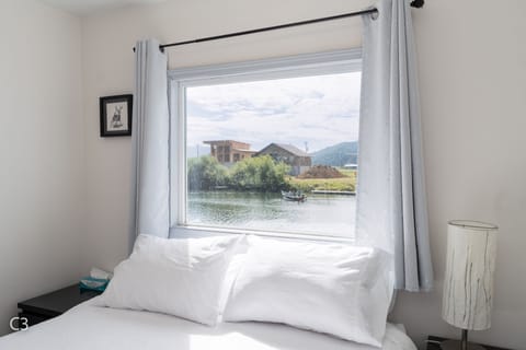 C3 Elite Cabin, 1 Bedroom, Kitchen, Riverfront, Private Balcony, Pet Friendly (Fee Applies) | Individually decorated, individually furnished, desk, laptop workspace