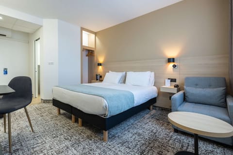 Executive Room, 1 Queen Bed, Non Smoking (with Single Sofabed) | Room amenity