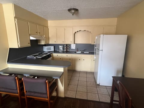 Deluxe Room | Private kitchen | Microwave, coffee/tea maker, freezer