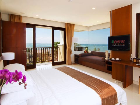 Premiere Suite | Minibar, in-room safe, individually decorated, individually furnished