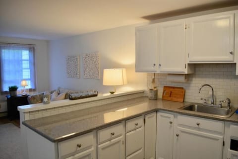 The Cottage Apartment, Child Friendly, Full Kitchen, 1 Private Bedroom | Private kitchen