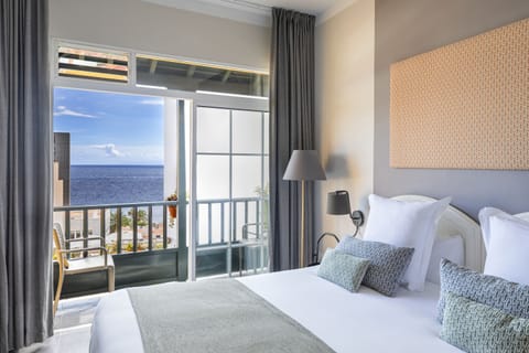 Superior Double Room, Sea View | In-room safe, free WiFi