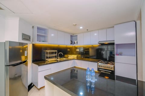 Apartment, 2 Bedrooms | Private kitchen | Fridge, stovetop, electric kettle, cookware/dishes/utensils