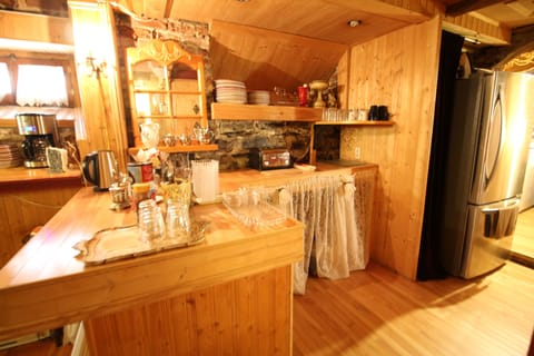 Standard Room | Shared kitchen | Mini-fridge, microwave, cleaning supplies