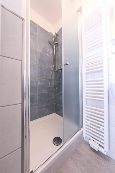 Superior Double Room (4) | Bathroom | Shower, hair dryer, towels, soap