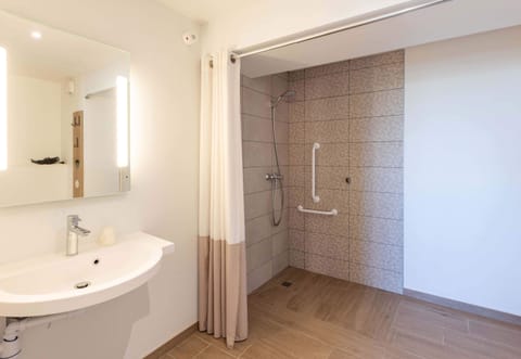 Double Room, Mobility Accessible, Non Smoking | Bathroom | Shower, hair dryer, towels, soap