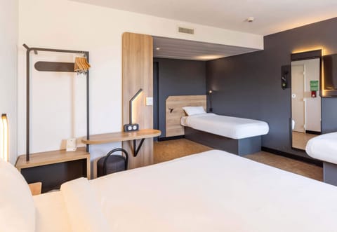 Quadruple Room, Non Smoking | Premium bedding, desk, iron/ironing board, free cribs/infant beds