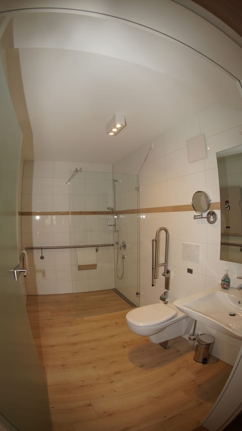 Studio | Bathroom | Free toiletries, hair dryer, towels