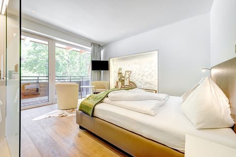 Comfort Double Room | Hypo-allergenic bedding, in-room safe, individually decorated