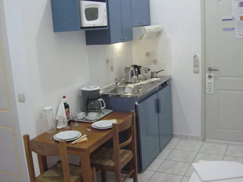 Standard Room, Sea View | Private kitchen | Fridge, microwave, stovetop, coffee/tea maker