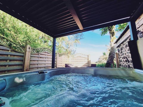 Superior Cottage, Private Bathroom | Outdoor spa tub