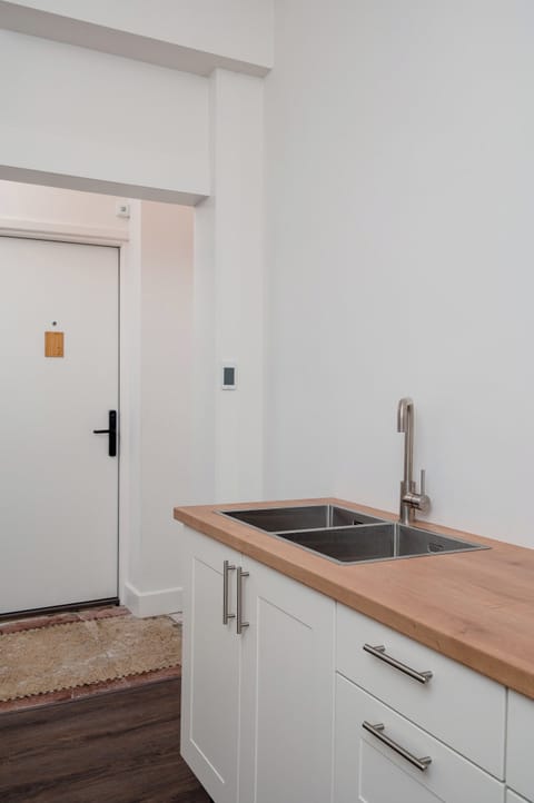 Coffee/tea maker, electric kettle