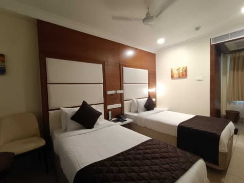 Executive Twin Room | Desk, iron/ironing board, free WiFi, bed sheets