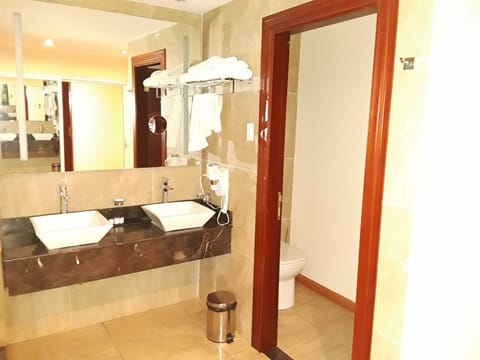 Executive Room, 2 Queen Beds, Smoking | Bathroom sink