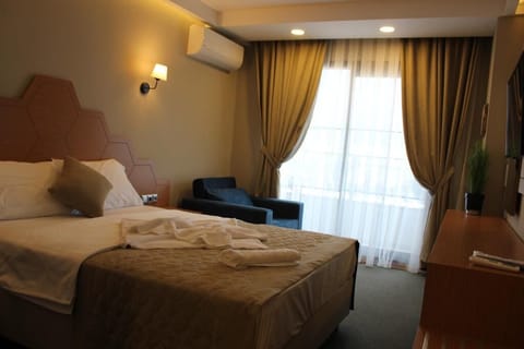 Standard Room | Free minibar items, free WiFi, bed sheets