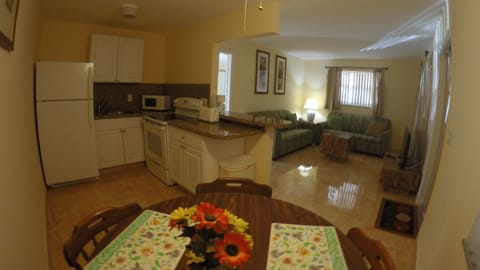 Apartment, 1 Bedroom | Private kitchen | Full-size fridge, microwave, coffee/tea maker