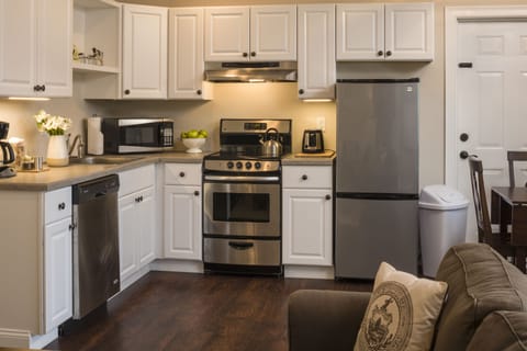 Family Suite, 2 Bedrooms | Private kitchen | Microwave